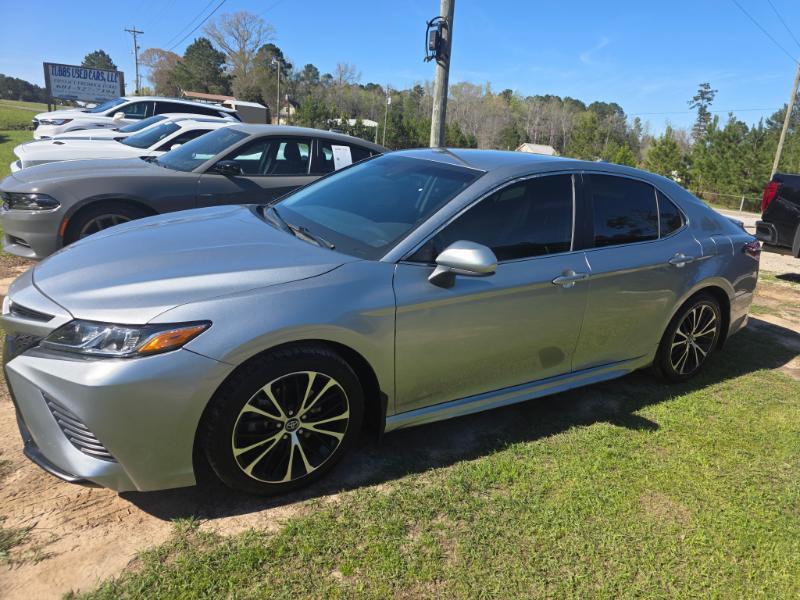 Toyota Camry SE 2020