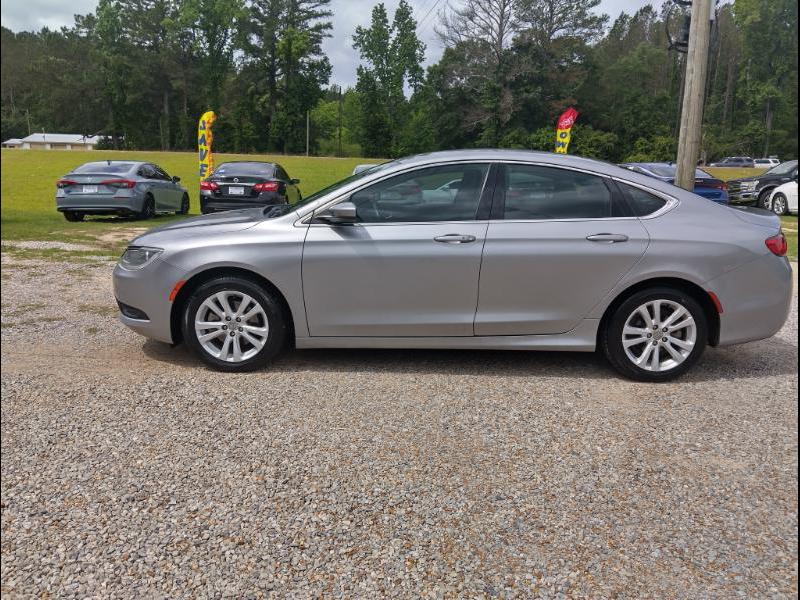 2017 Chrysler 200 Touring's photo