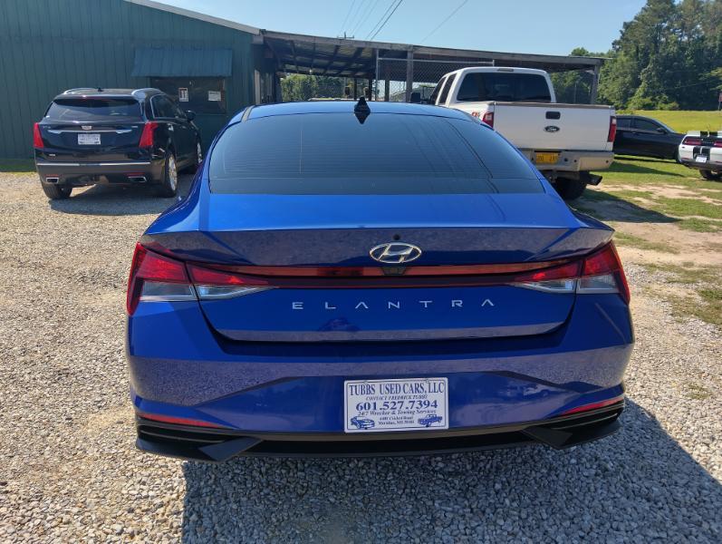 Hyundai Elantra  2021