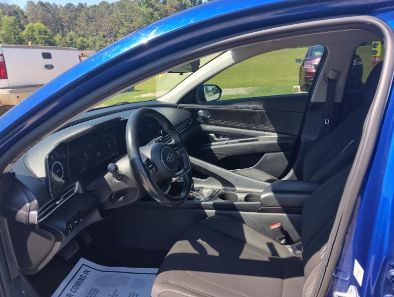 Hyundai Elantra  2021