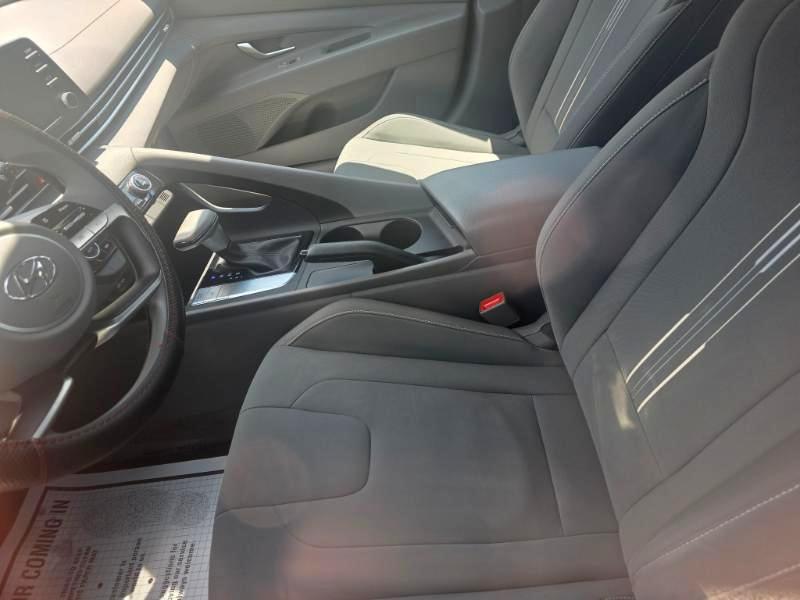 Hyundai Elantra  2023