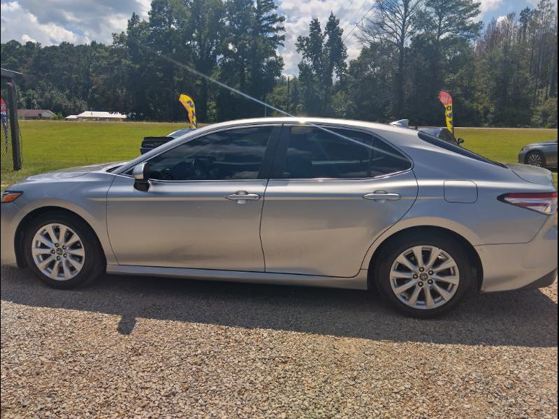 Toyota Camry LE (Natl) 2019