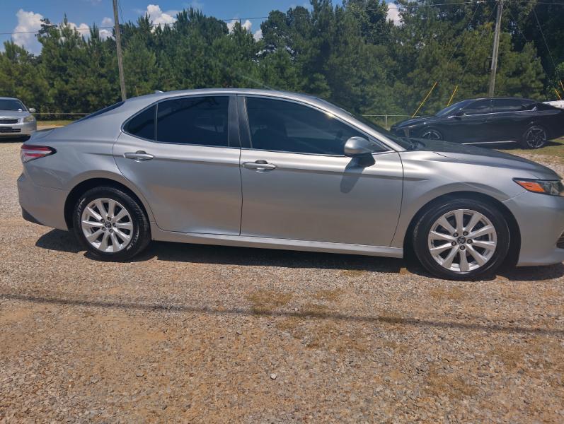 Toyota Camry LE (Natl) 2019