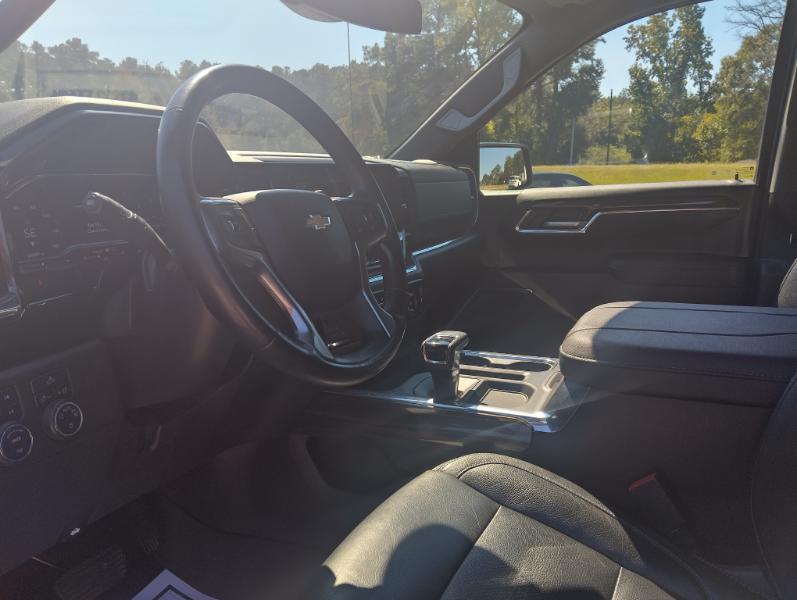 Chevrolet SILVERADO  2023