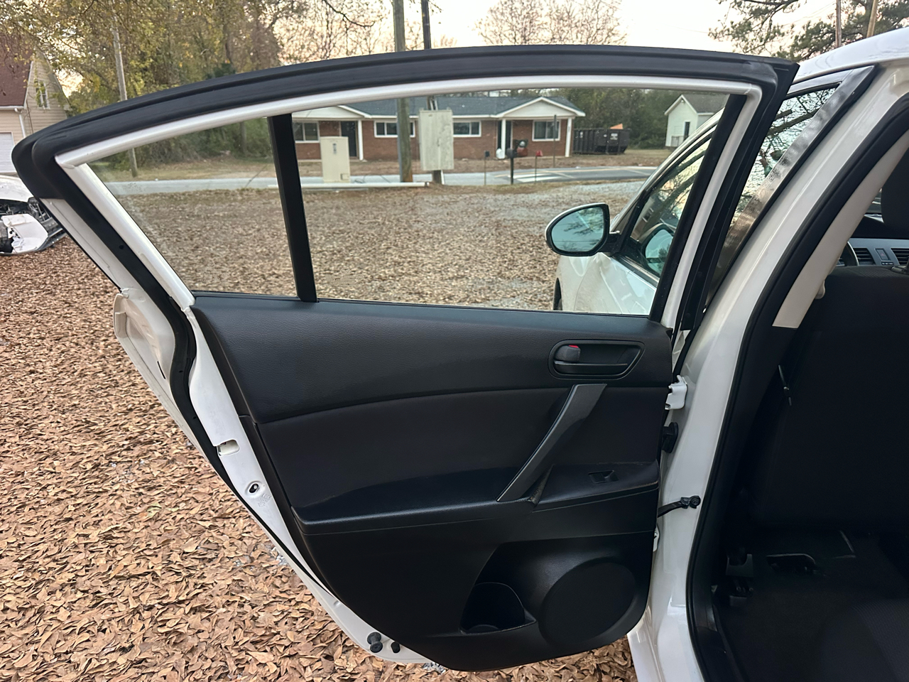 Mazda MAZDA3 i Sport 4-Door 2011