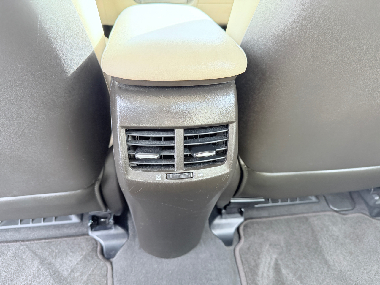 Lexus HS 250h Sedan 2010