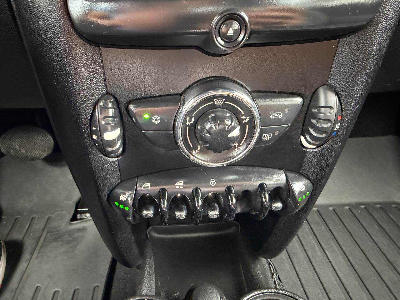 MINI Cooper Convertible 2012