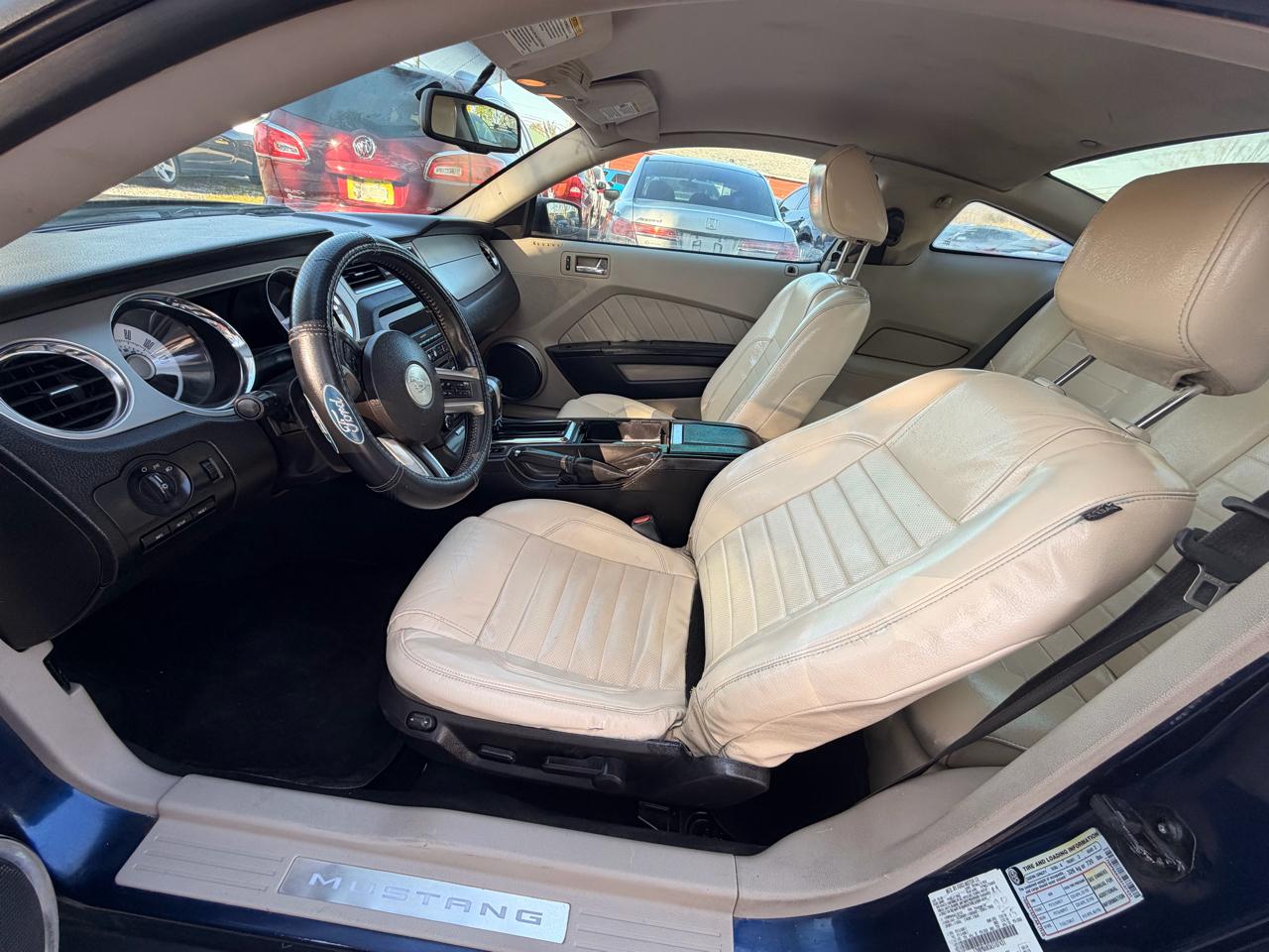 Ford Mustang V6 Coupe 2010