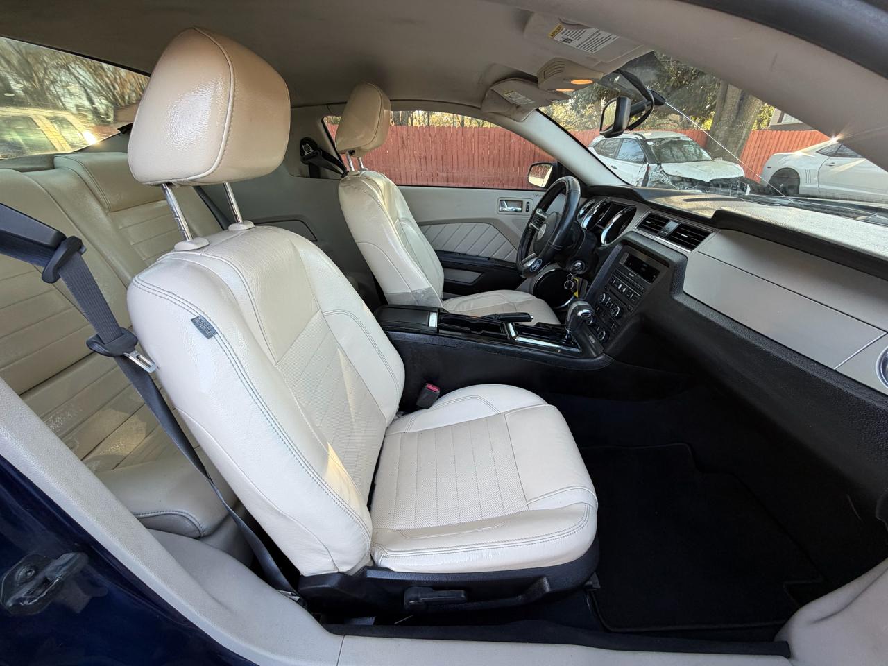 Ford Mustang V6 Coupe 2010