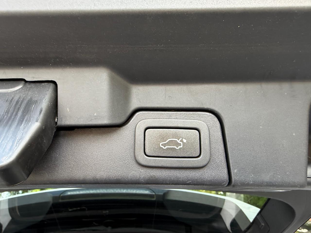 Land Rover Range Rover Evoque Pure Plus 5-Door 2015