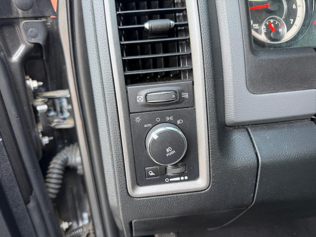 RAM 1500 Tradesman Regular Cab SWB 2WD 2016