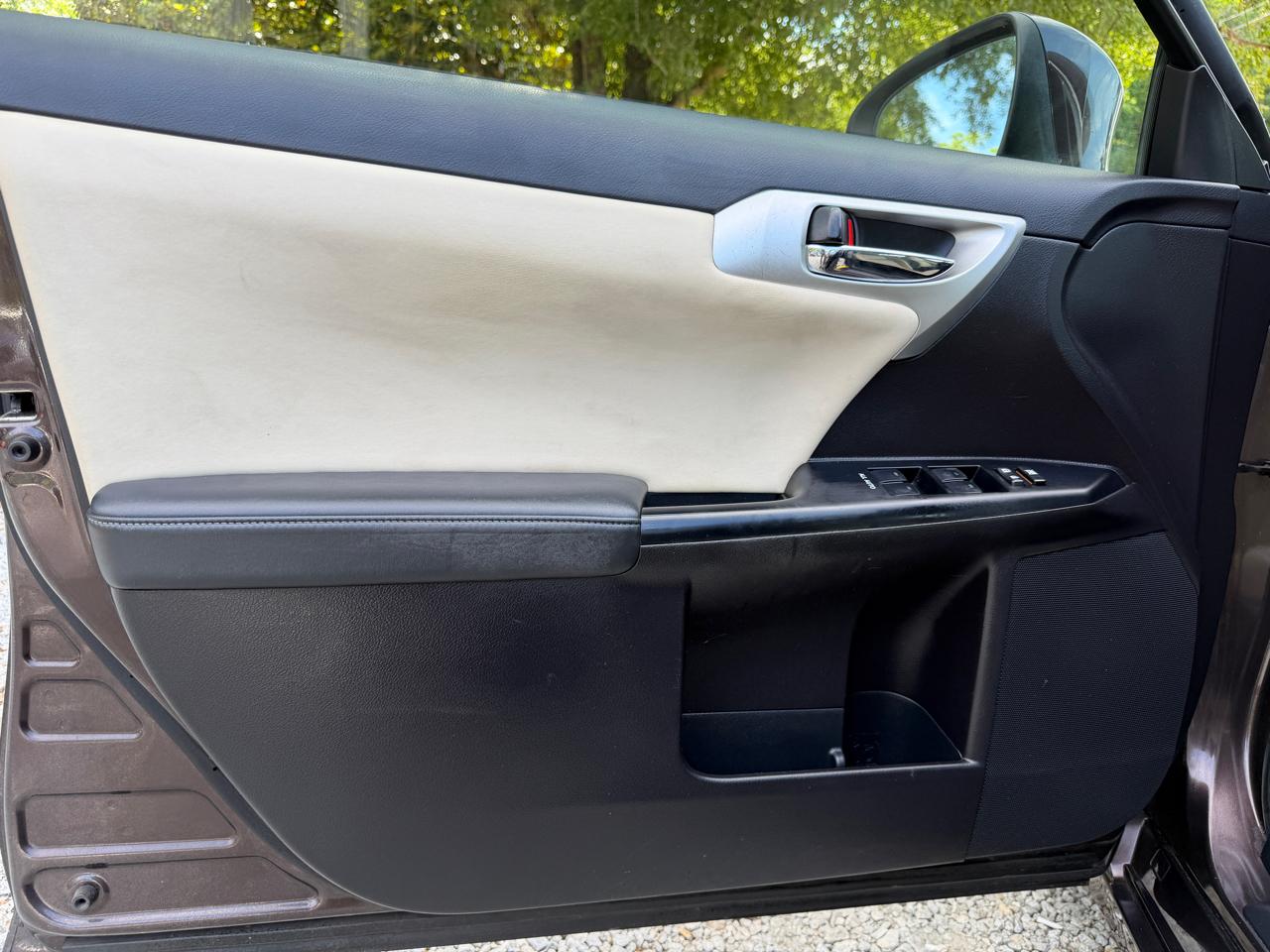 Lexus CT 200h Base 2012
