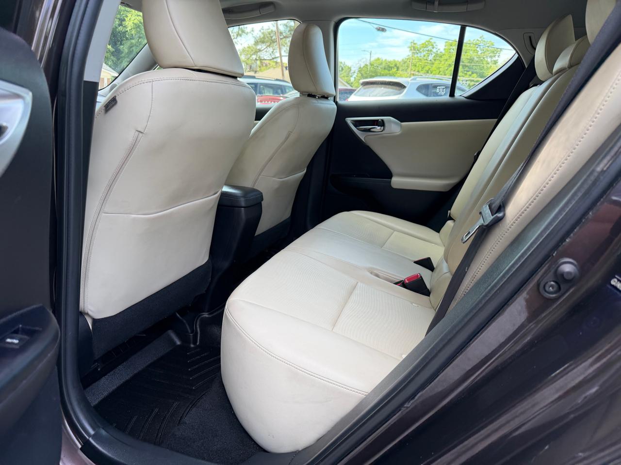 Lexus CT 200h Base 2012