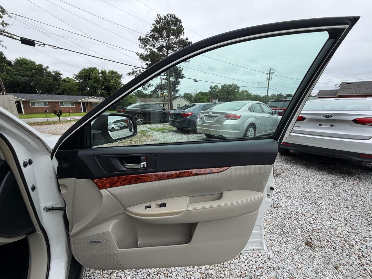 Subaru Outback 2.5i Limited 2012