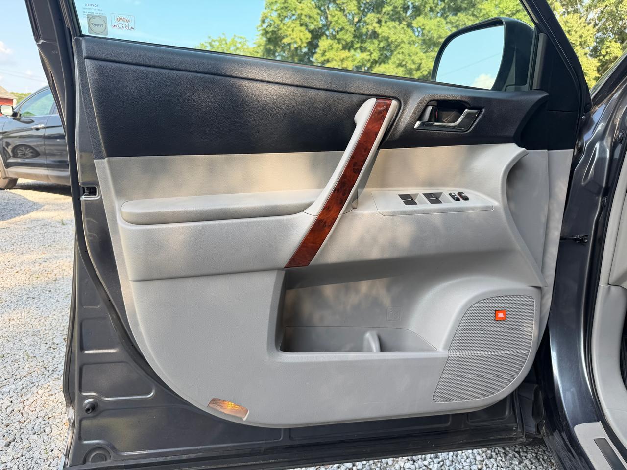 Toyota Highlander Limited 2WD 2012