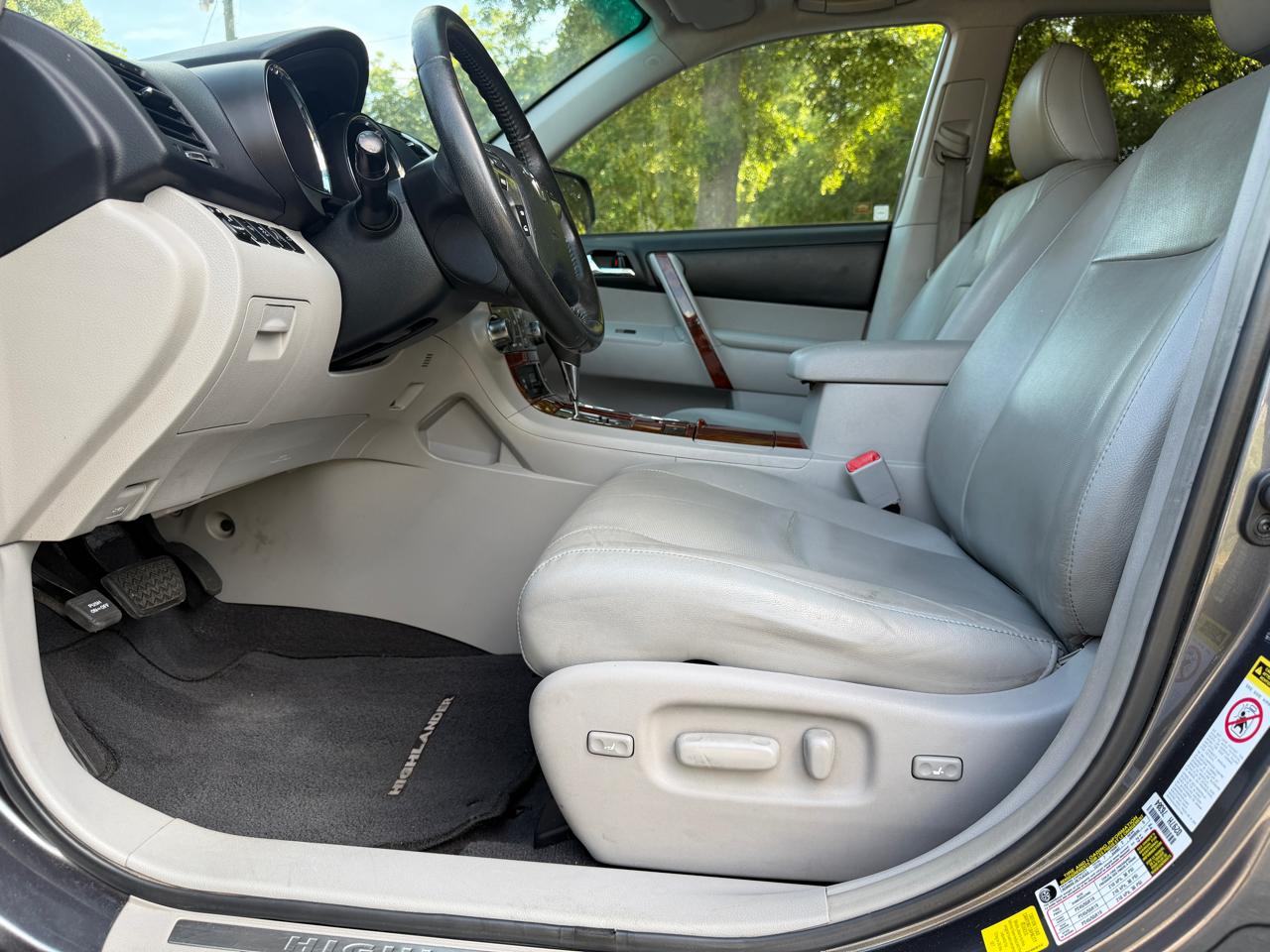 Toyota Highlander Limited 2WD 2012