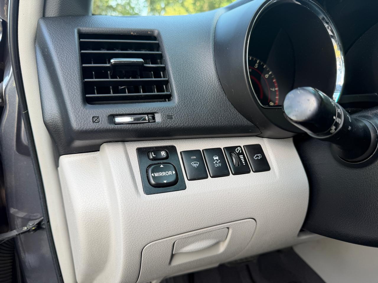 Toyota Highlander Limited 2WD 2012