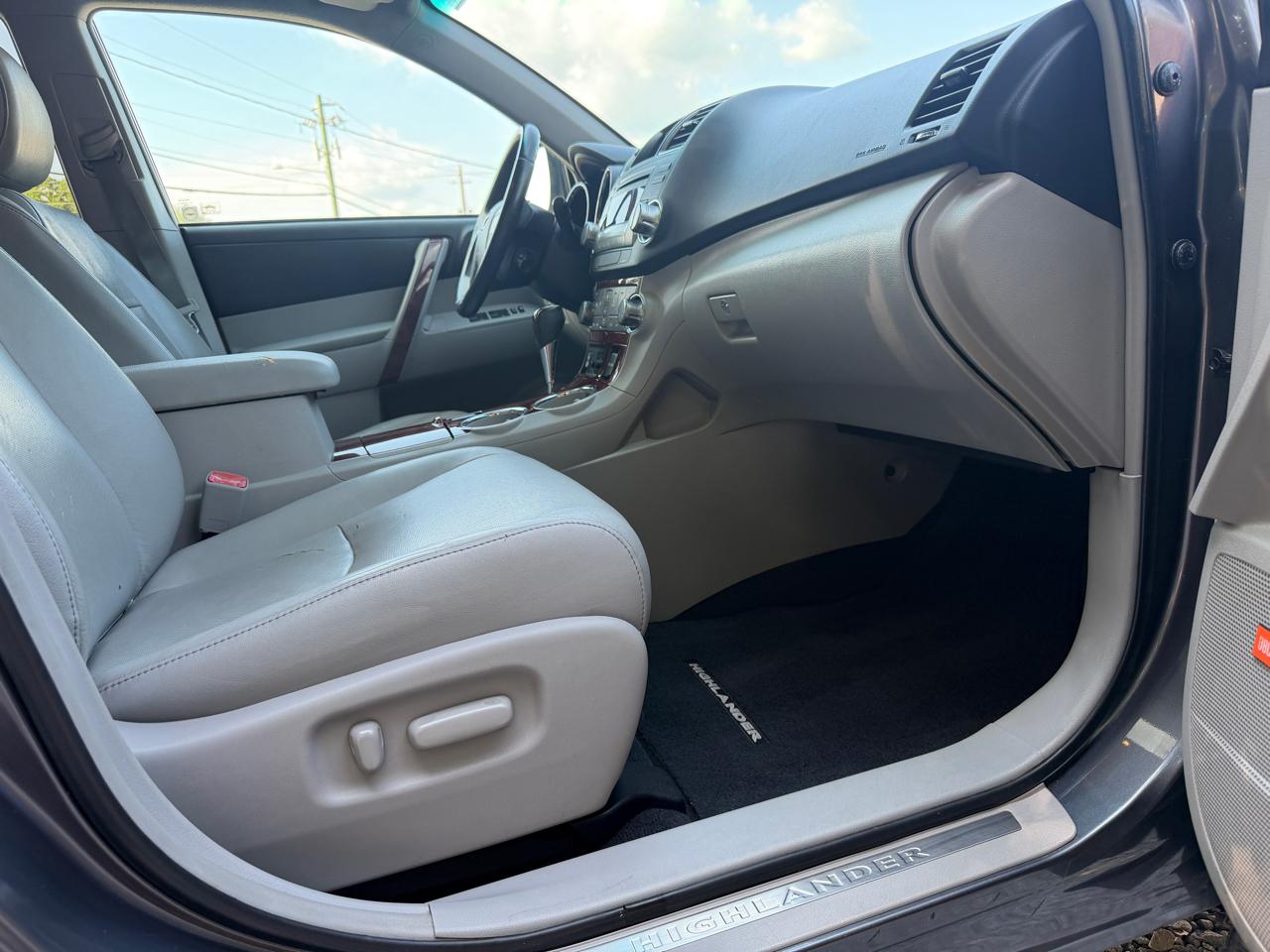 Toyota Highlander Limited 2WD 2012