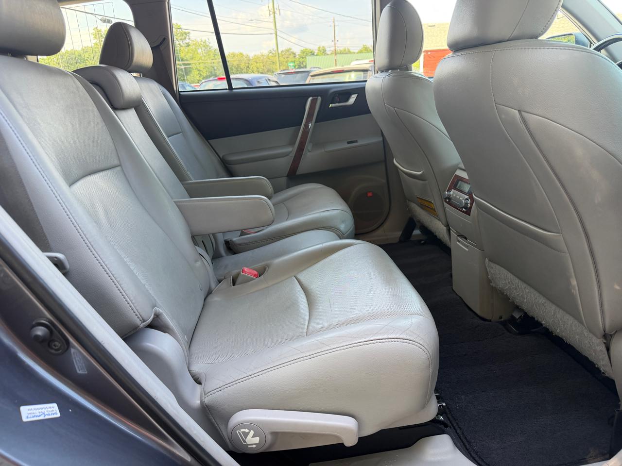 Toyota Highlander Limited 2WD 2012