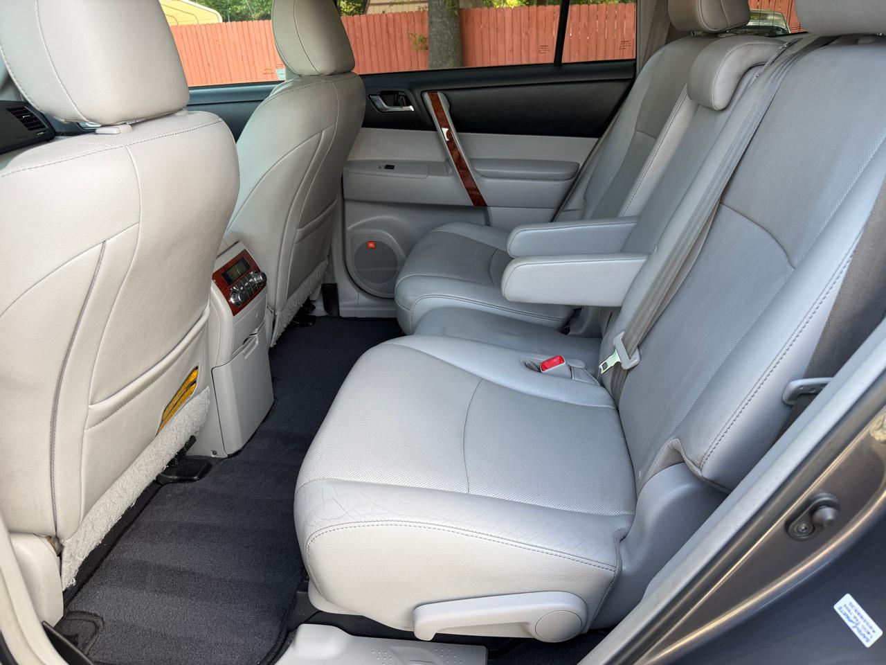 Toyota Highlander Limited 2WD 2012