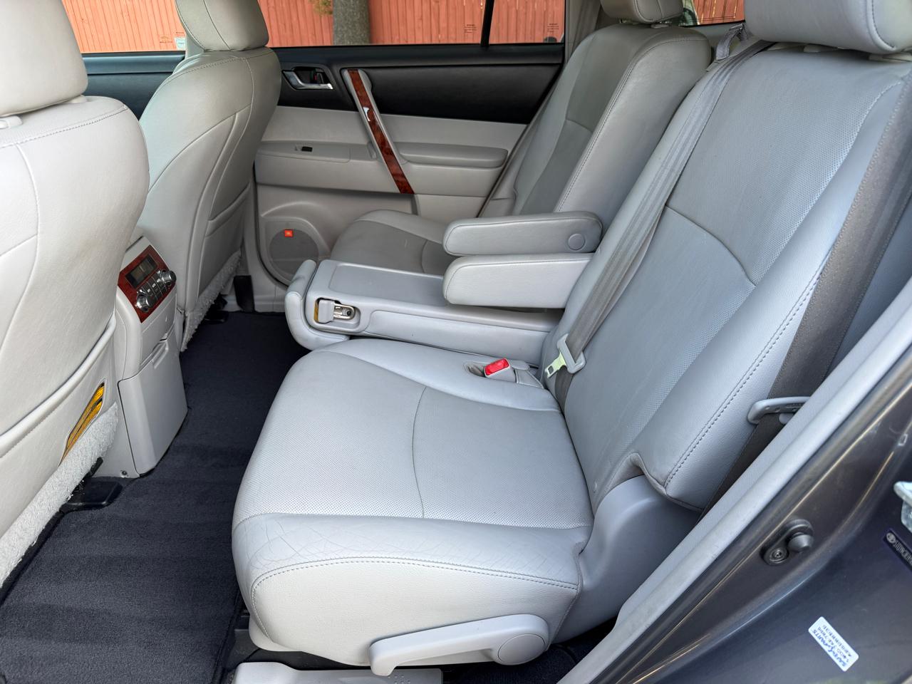 Toyota Highlander Limited 2WD 2012