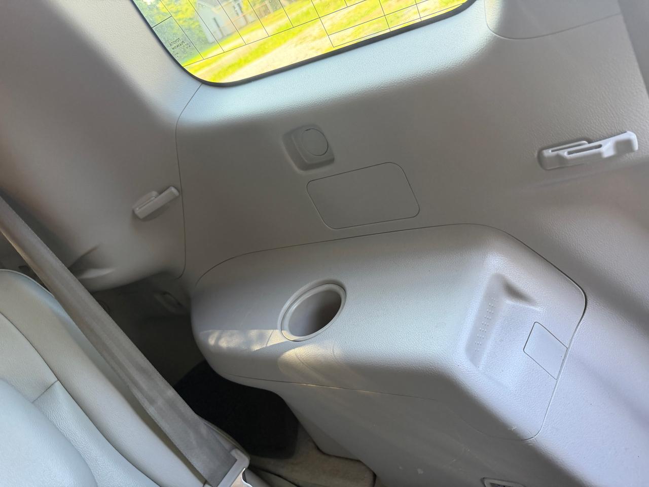 Toyota Highlander Limited 2WD 2012
