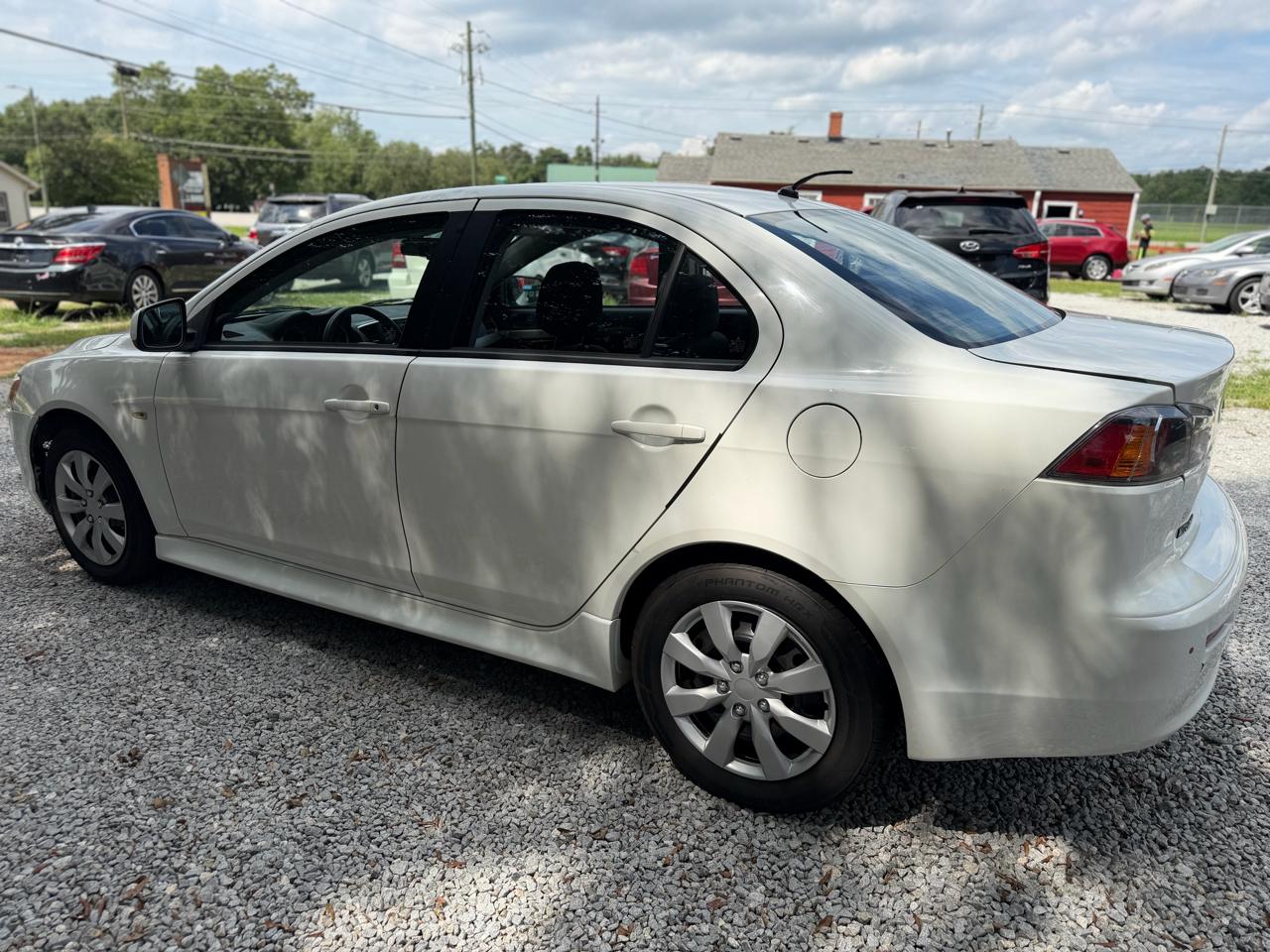 Mitsubishi Lancer ES 2014