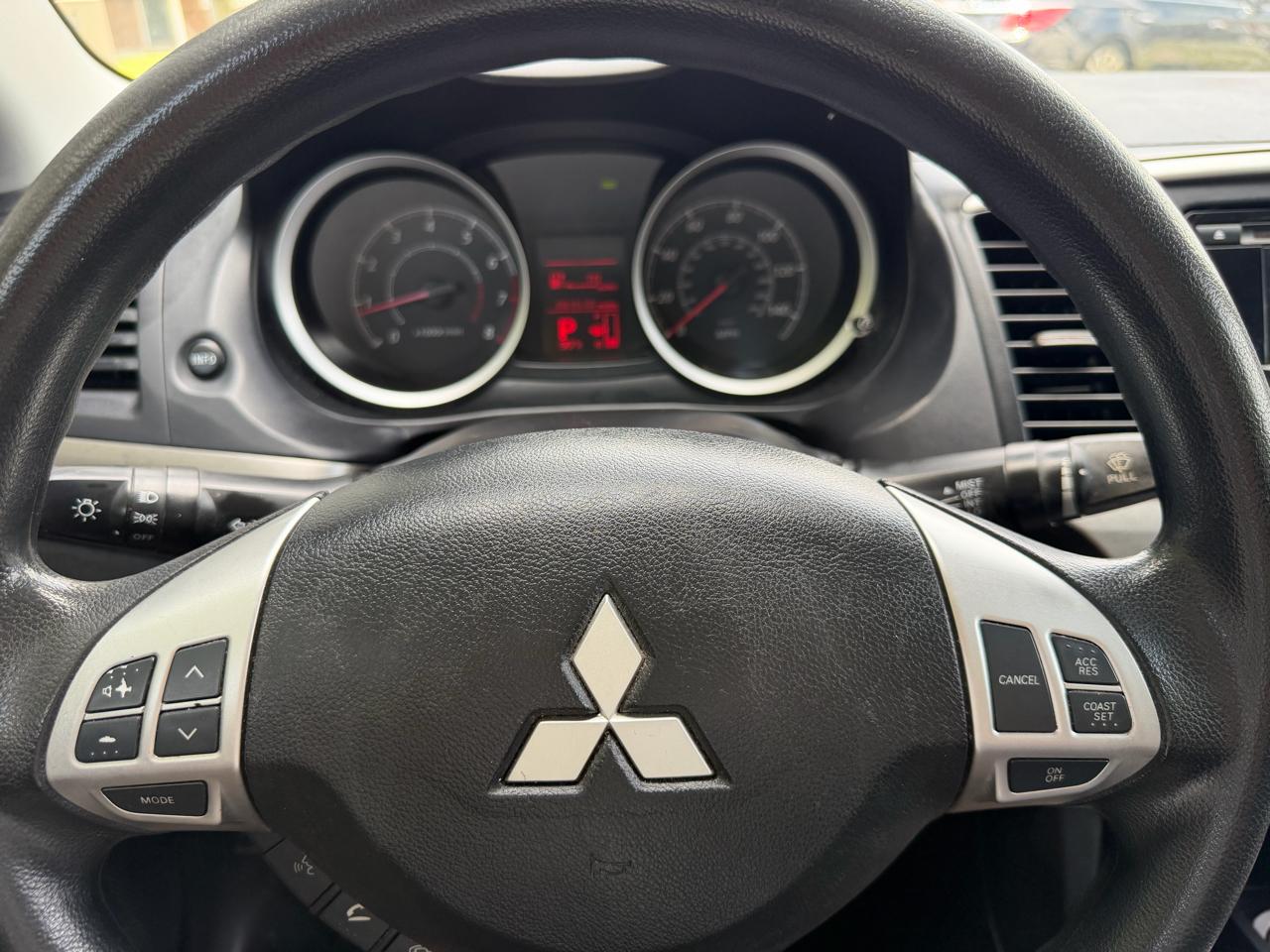 Mitsubishi Lancer ES 2014