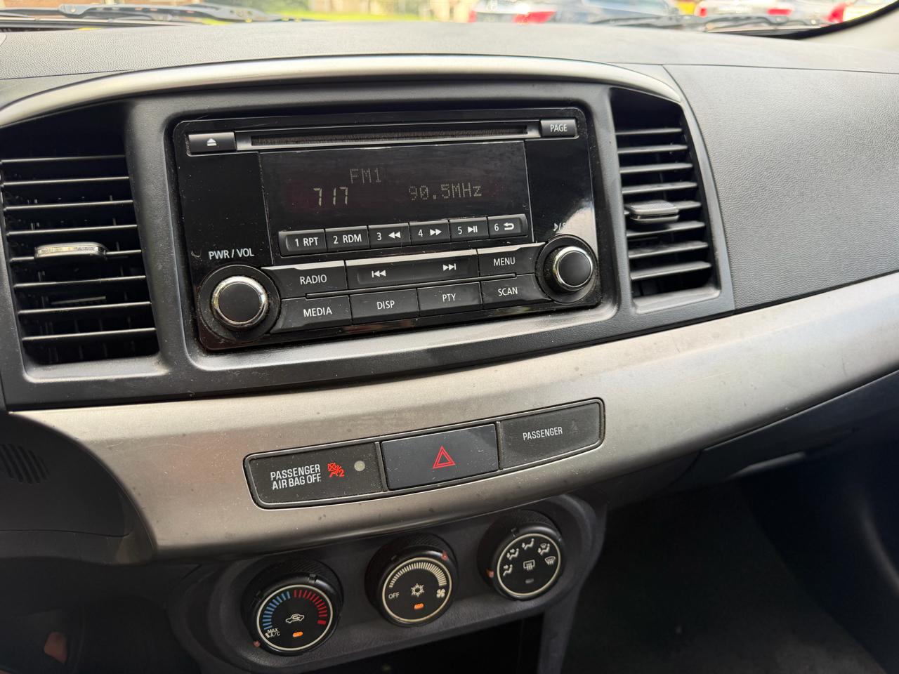 Mitsubishi Lancer ES 2014