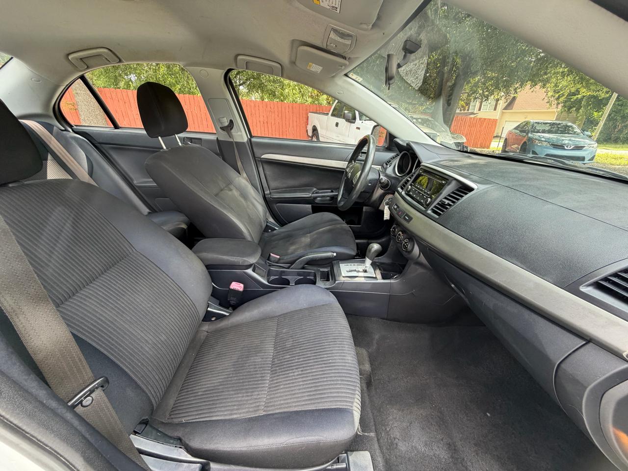 Mitsubishi Lancer ES 2014