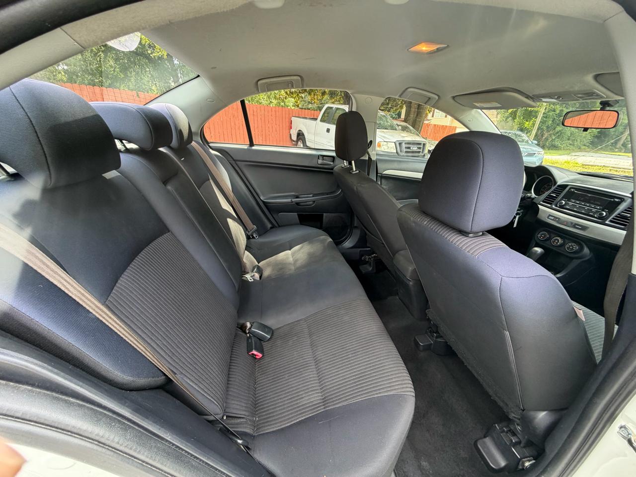 Mitsubishi Lancer ES 2014