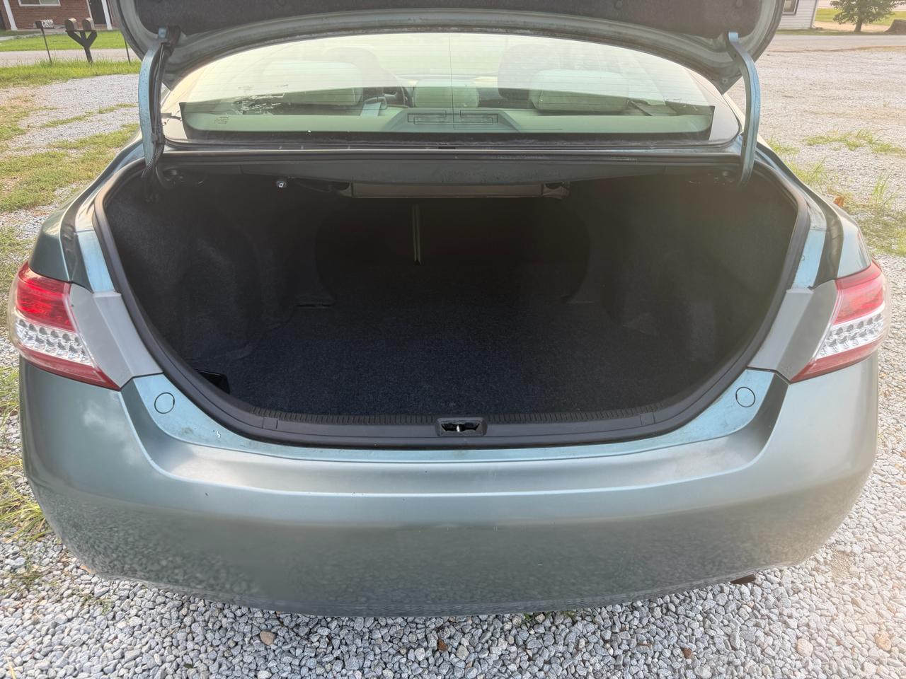 Toyota Camry Base 6-Spd AT 2011