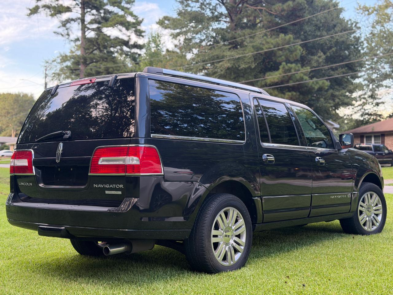 Lincoln Navigator L 4WD 2011