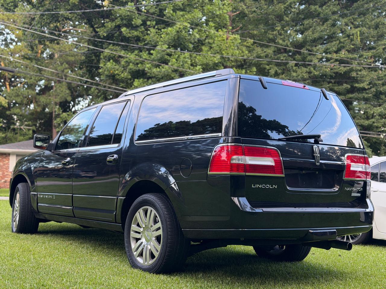 Lincoln Navigator L 4WD 2011