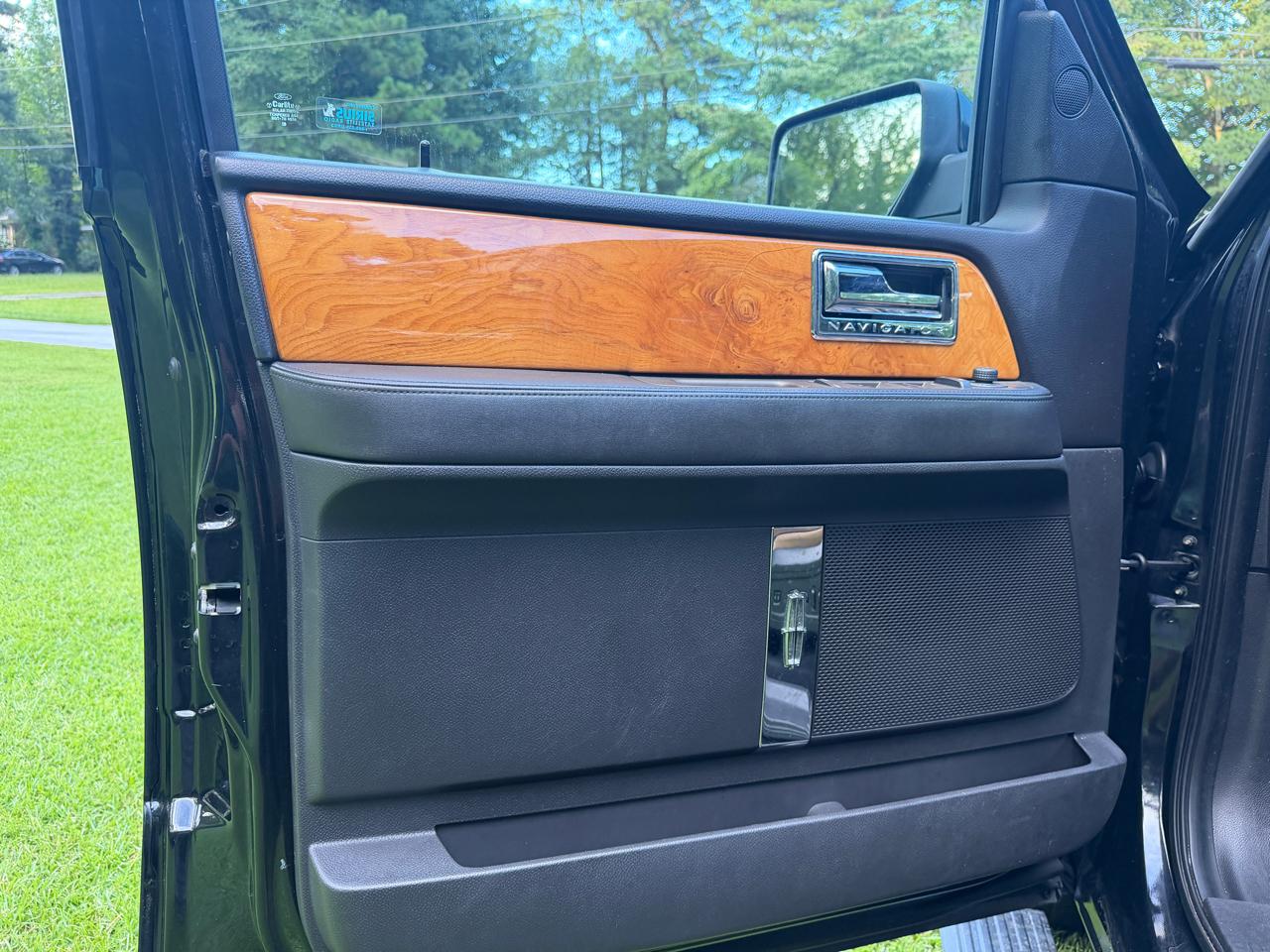 Lincoln Navigator L 4WD 2011