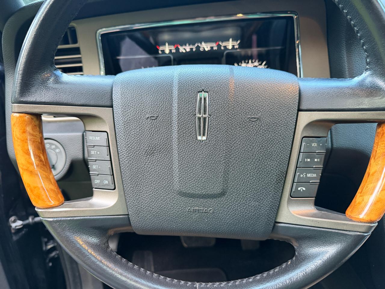 Lincoln Navigator L 4WD 2011