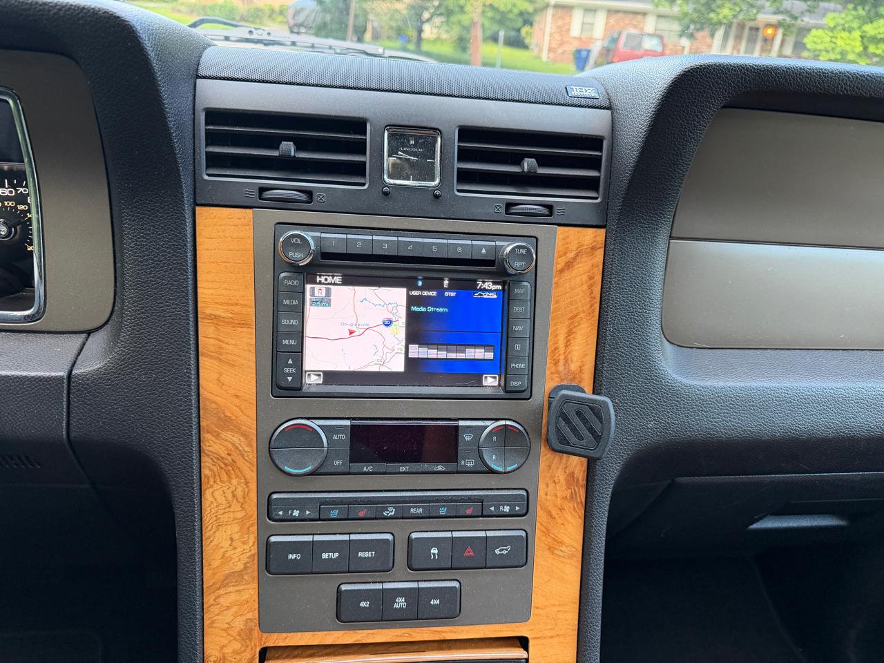 Lincoln Navigator L 4WD 2011