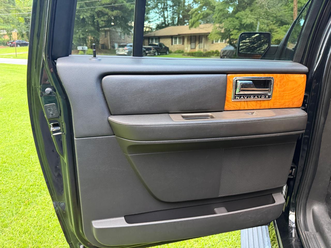 Lincoln Navigator L 4WD 2011