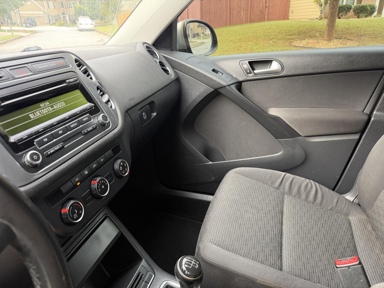 Volkswagen Tiguan S 2014
