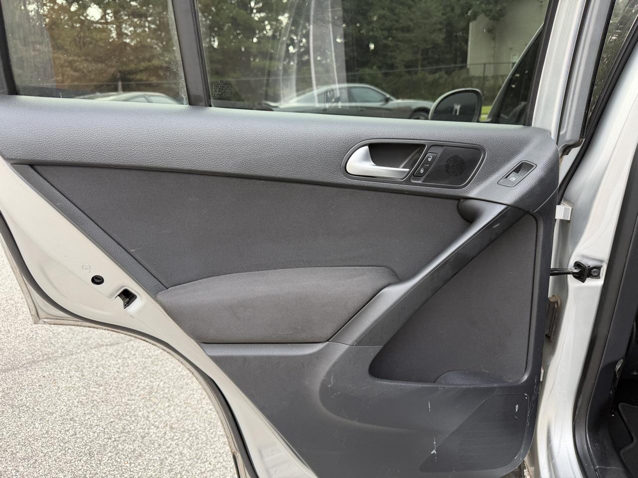Volkswagen Tiguan S 2014
