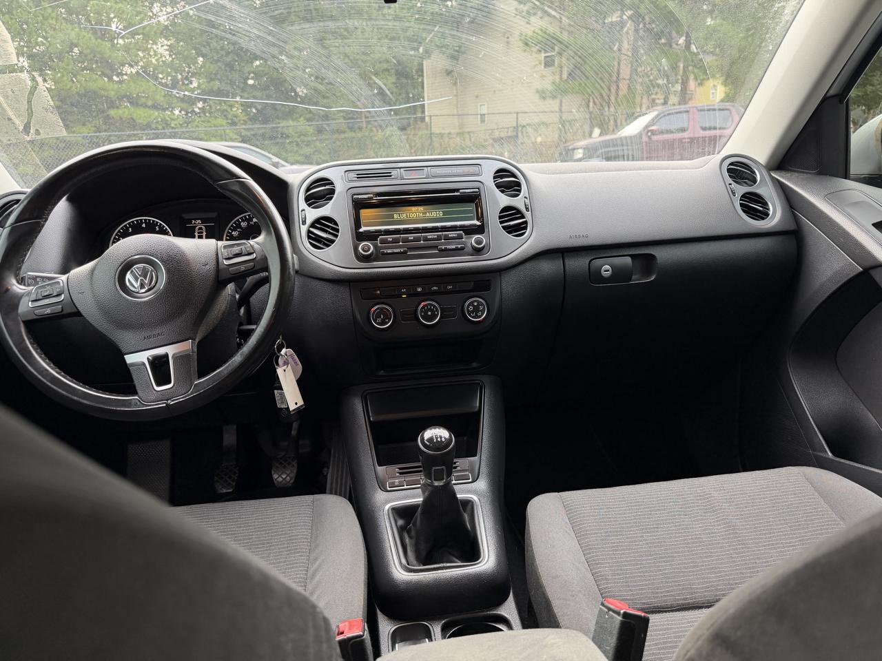 Volkswagen Tiguan S 2014
