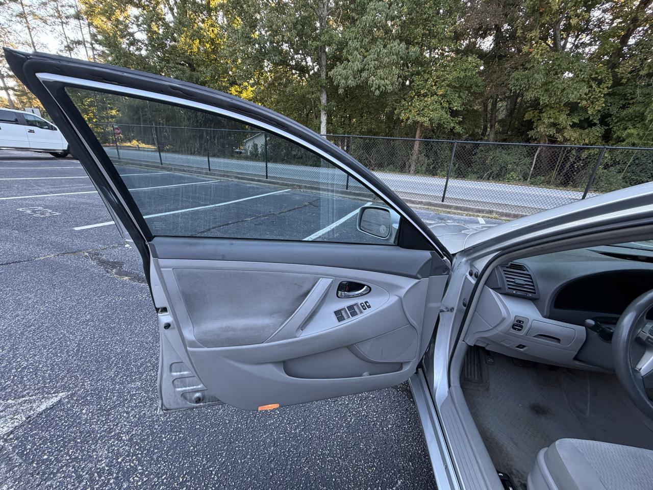 Toyota Camry SE 6-Spd MT 2010