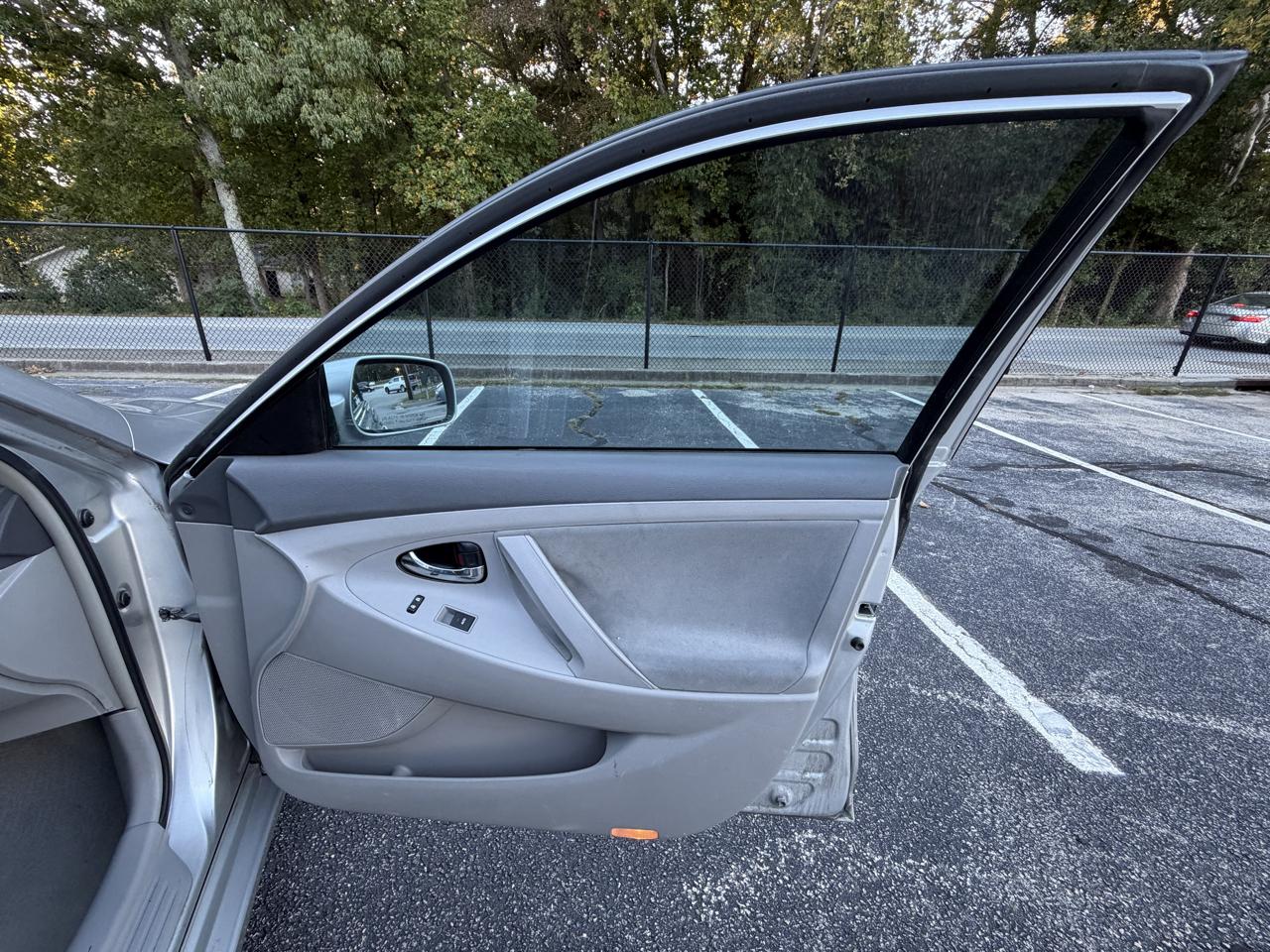 Toyota Camry SE 6-Spd MT 2010