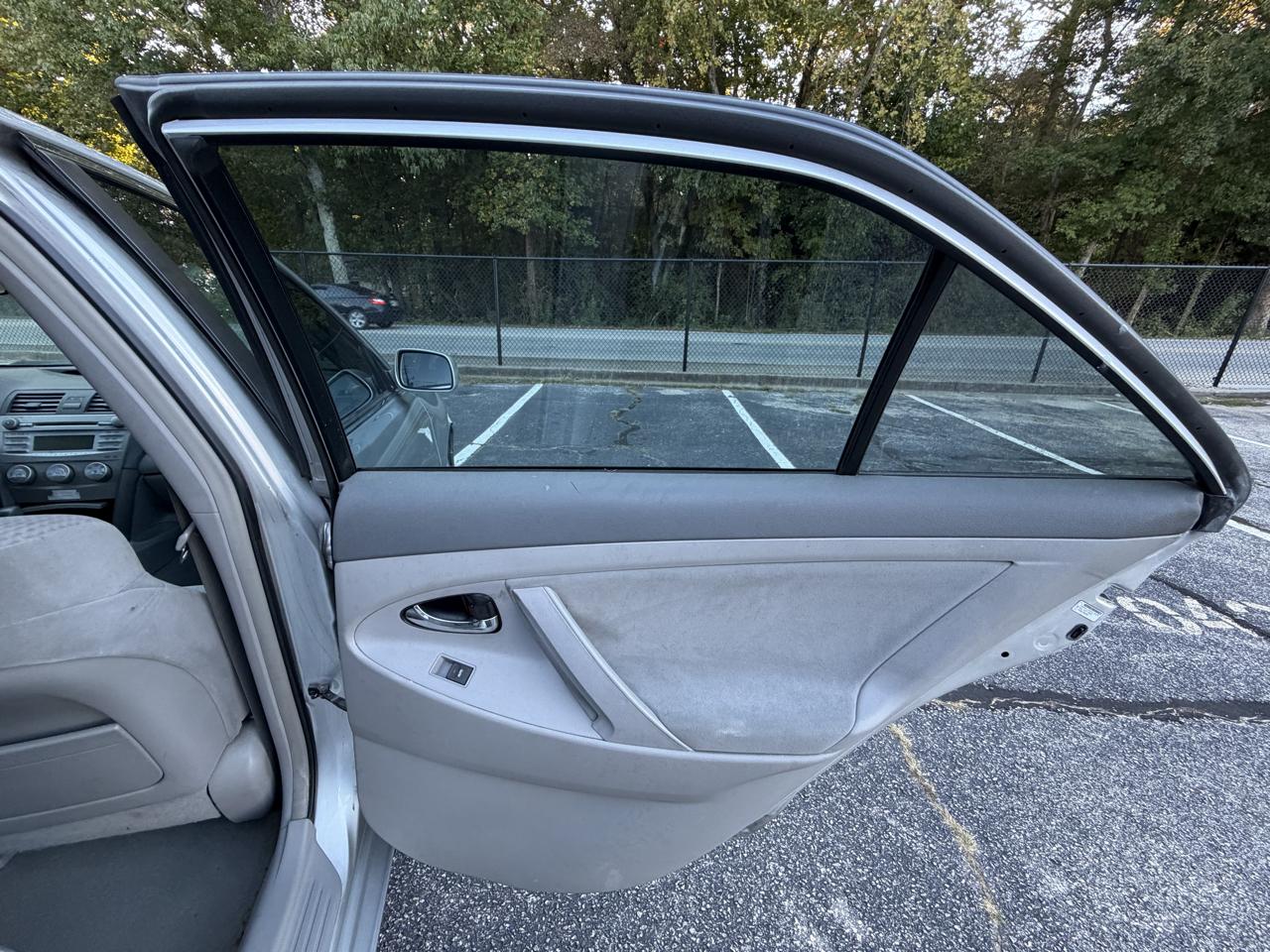 Toyota Camry SE 6-Spd MT 2010