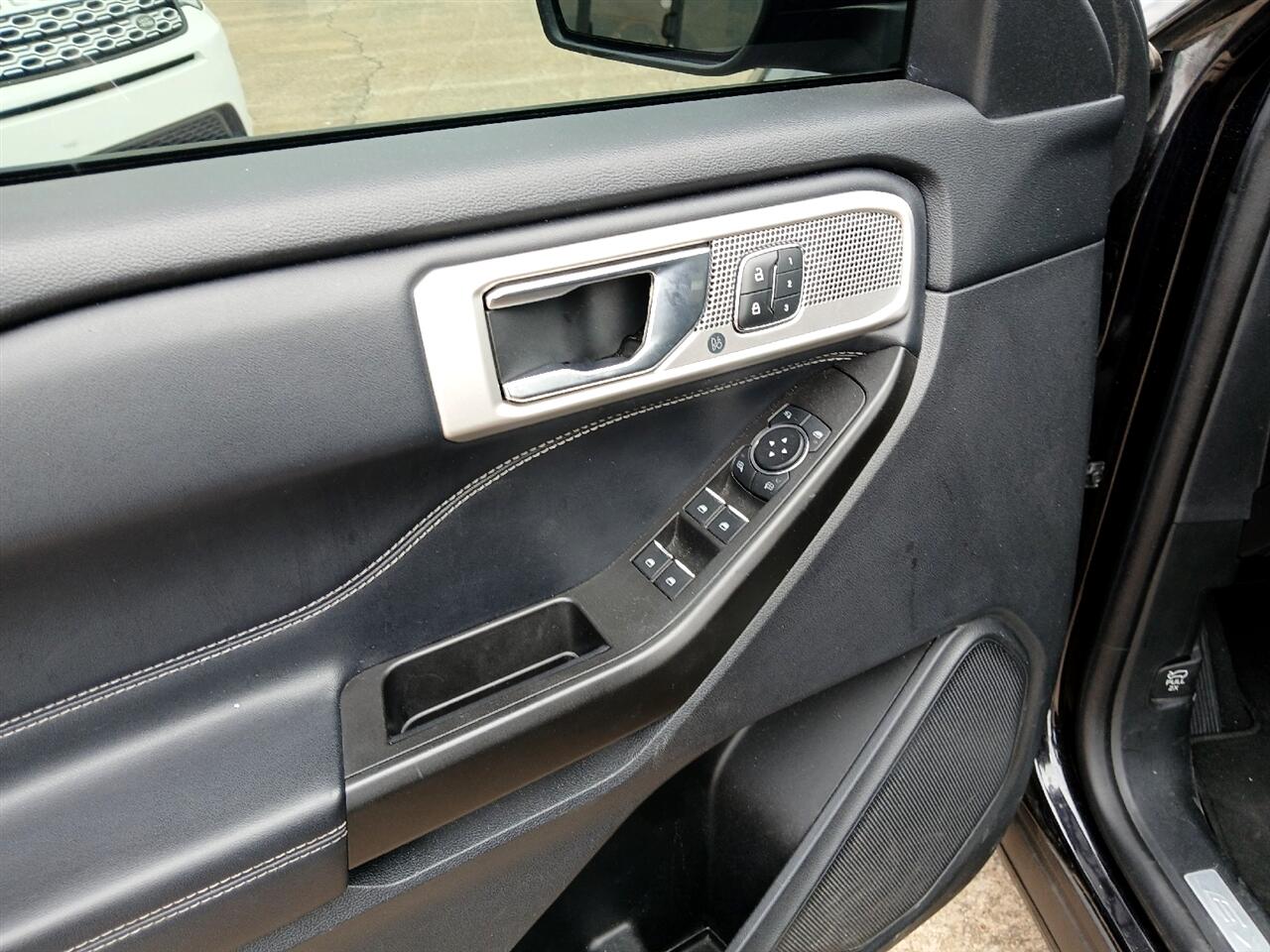2020 Ford Explorer Limited photo 7