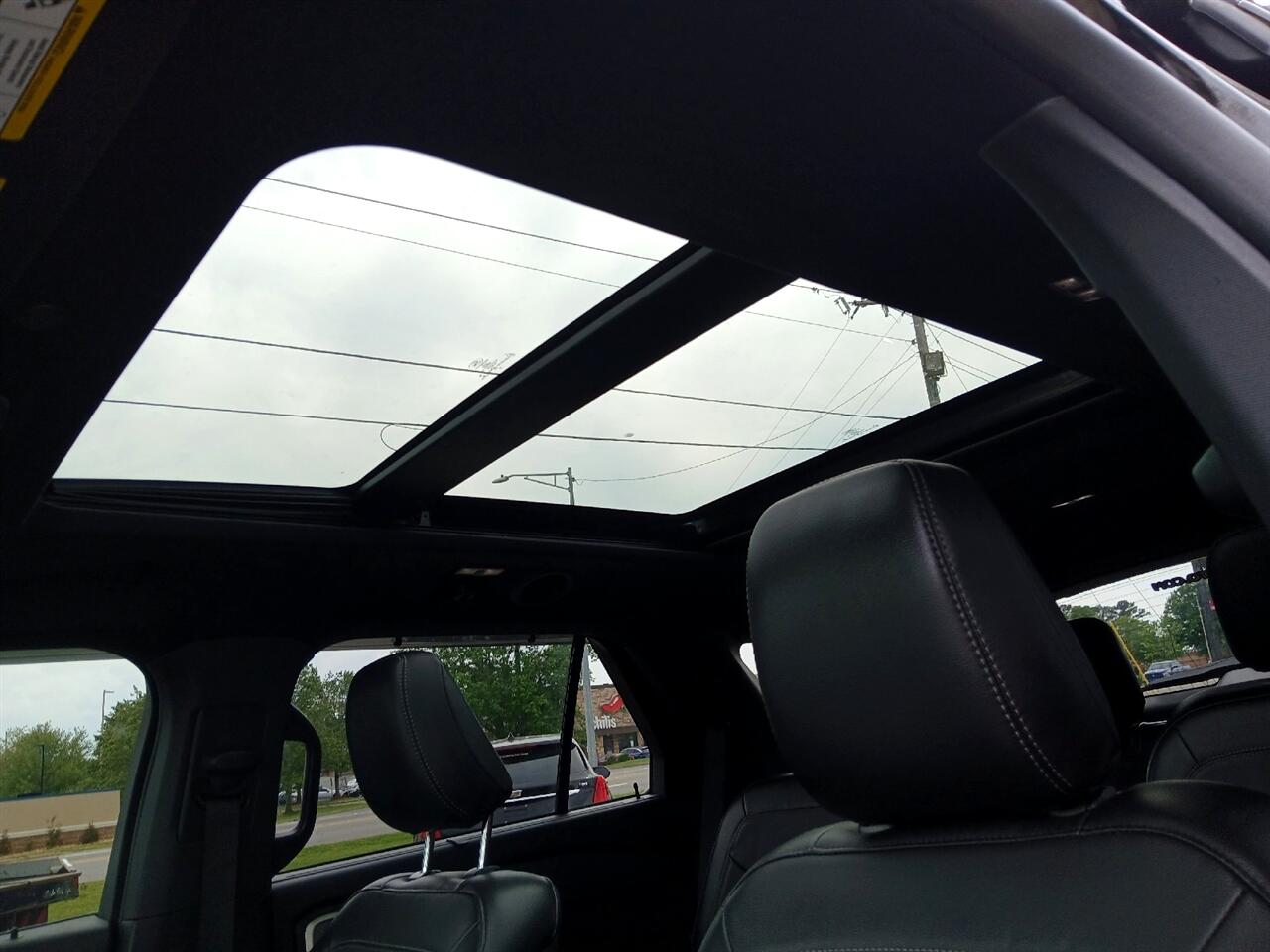 2020 Ford Explorer Limited photo 9