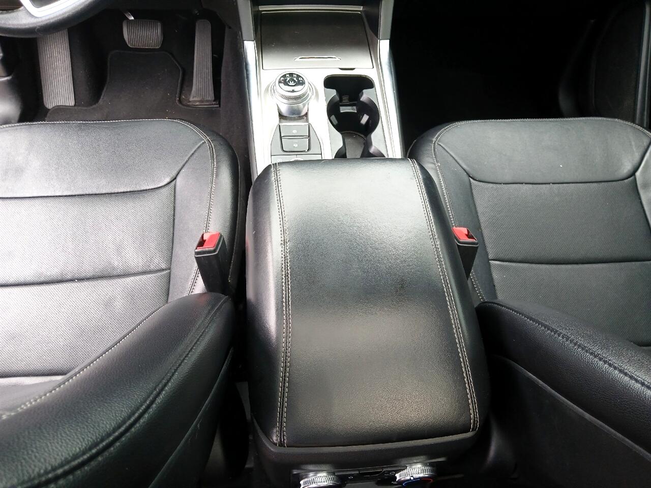 2020 Ford Explorer Limited photo 13