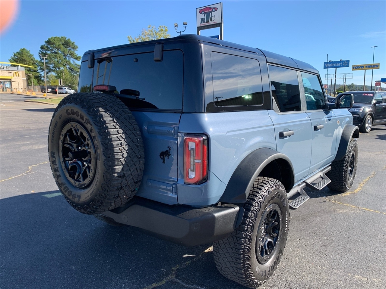 2024 Ford Bronco Wildtrak photo 2