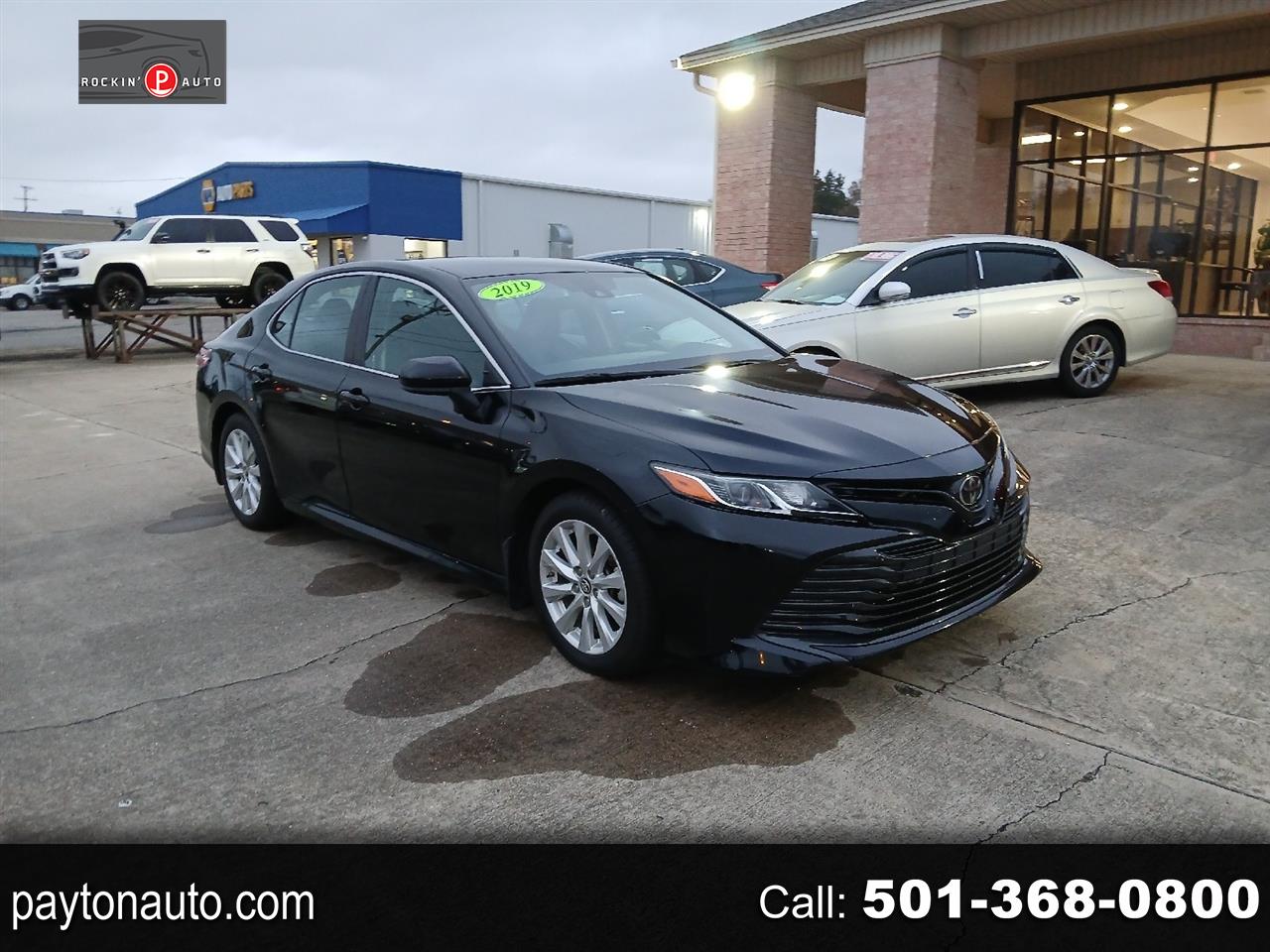 2019 Toyota Camry LE's photo