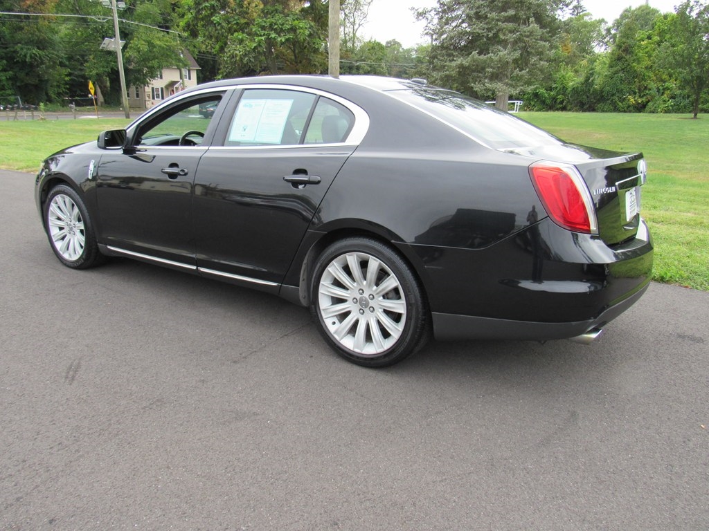 Lincoln MKS  2010
